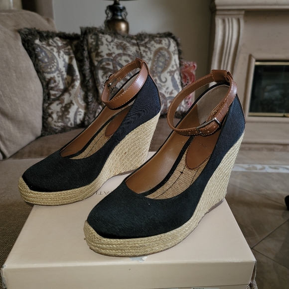 BCBGeneration Gracyn Wedge - Picture 3 of 6